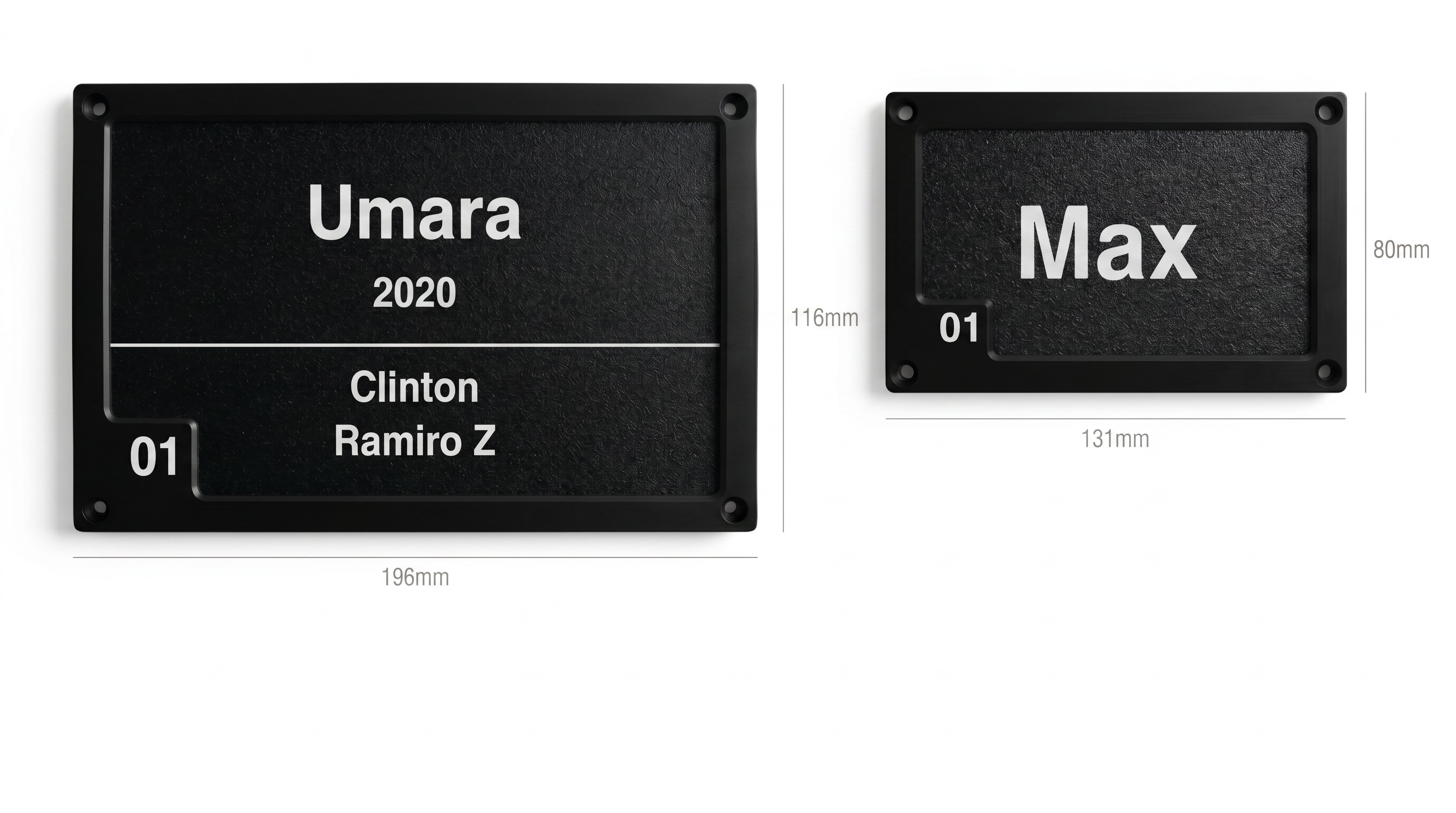 Größenvergleich: großes Boxenschild 196 × 116 mm und kleines Schild 131 × 80 mm